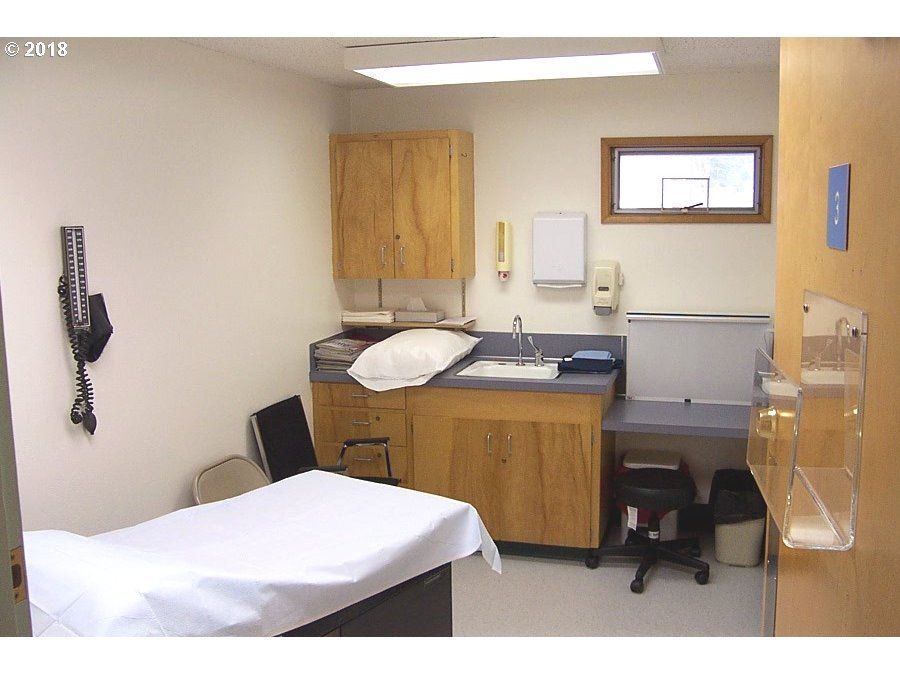 408 Alder St, Brookings, OR 97415